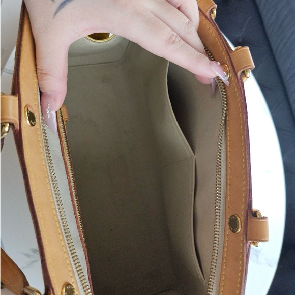 Louis Vuitton Monogram Vernis Brea MM - Picture 3 of 13